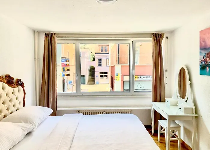 City Apartment - Close To Town - By Pa